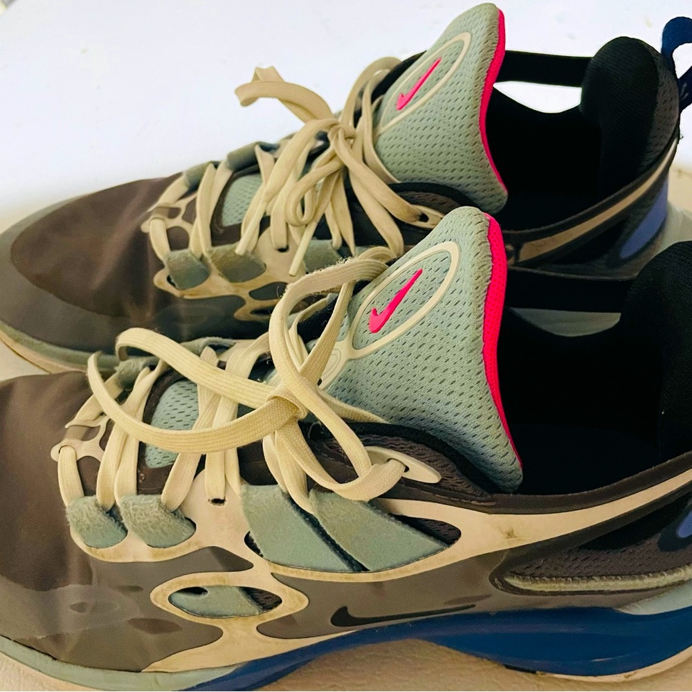 Women Nike sneakers, U.S size 11
